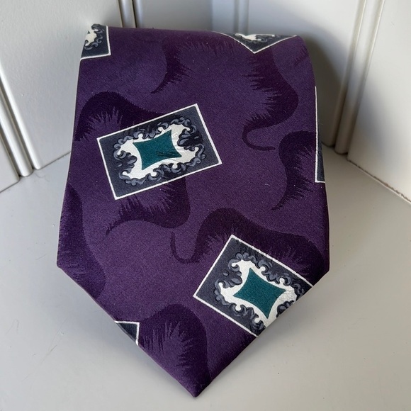 𝅺VINTAGE Purple HALSTON 100% Italian Silk Tie - Picture 8 of 8